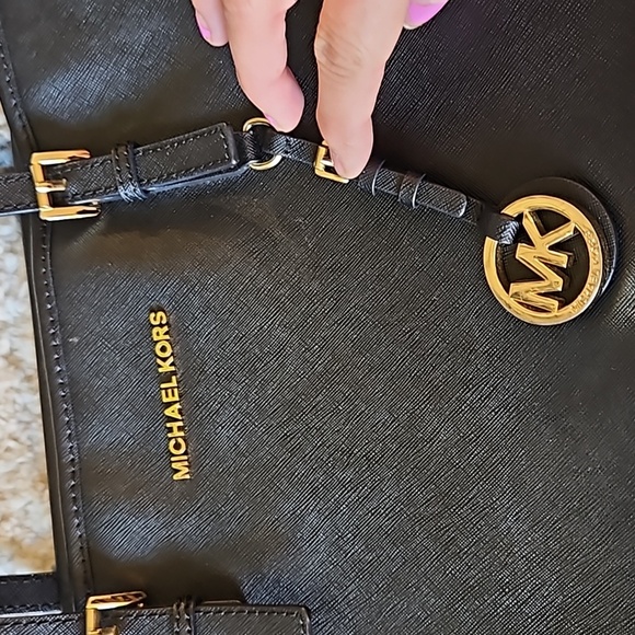 Michael Kors jet set medium saffiano leather zip tote bag - Picture 9 of 9